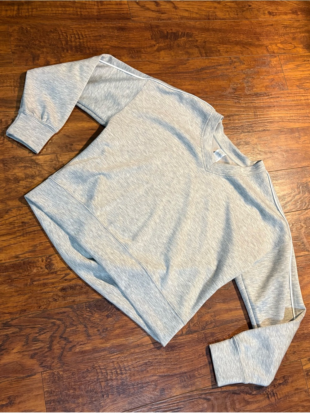 RBX women’s size M light grey v neck pullover sweatshirt